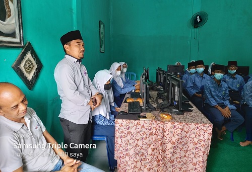 sedekah-ilmu-ponpes-darul-musthofa